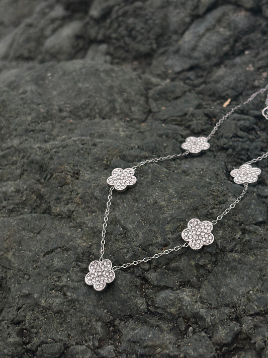 Collier Laura