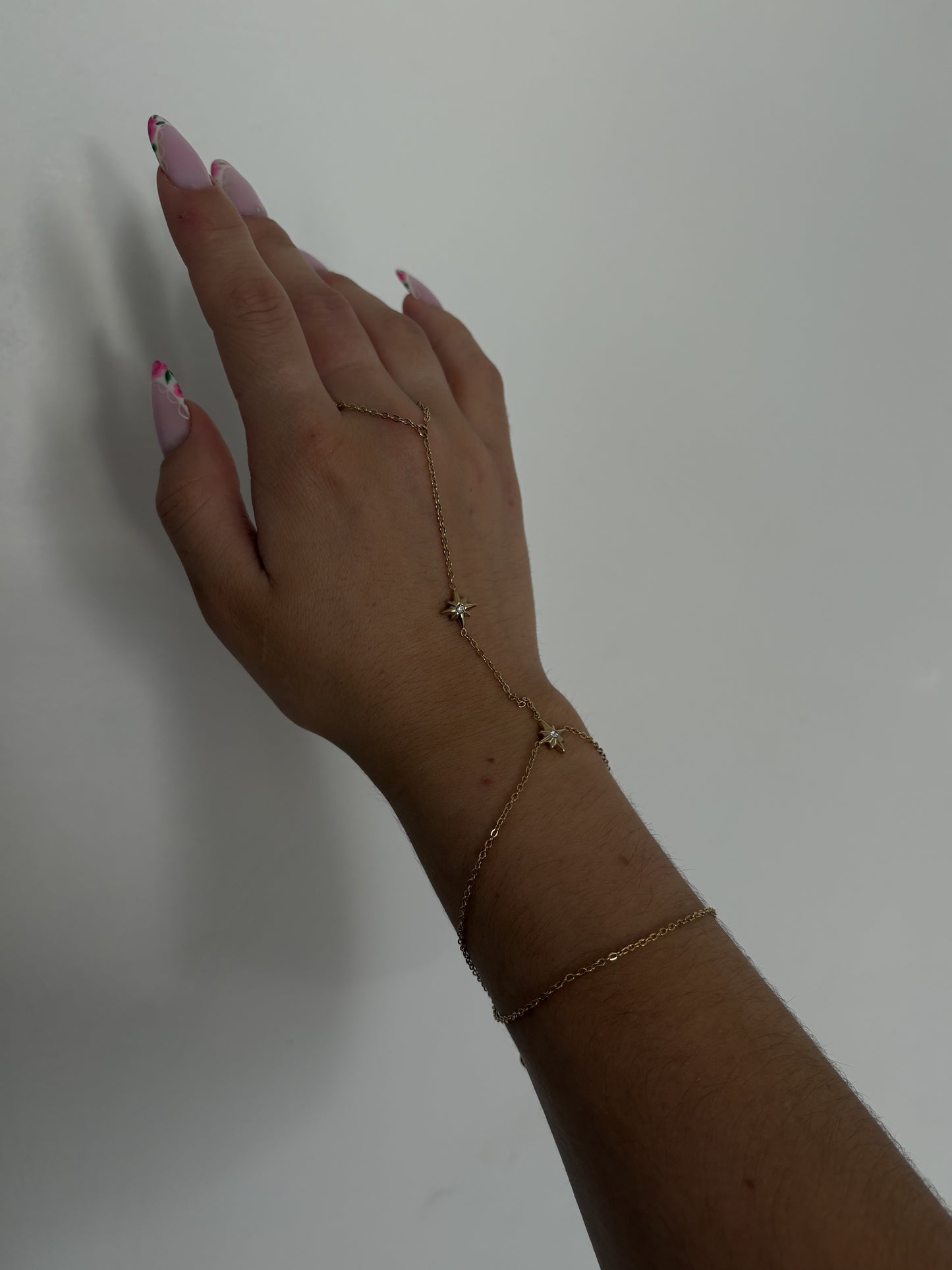 Chaine mains Sonia